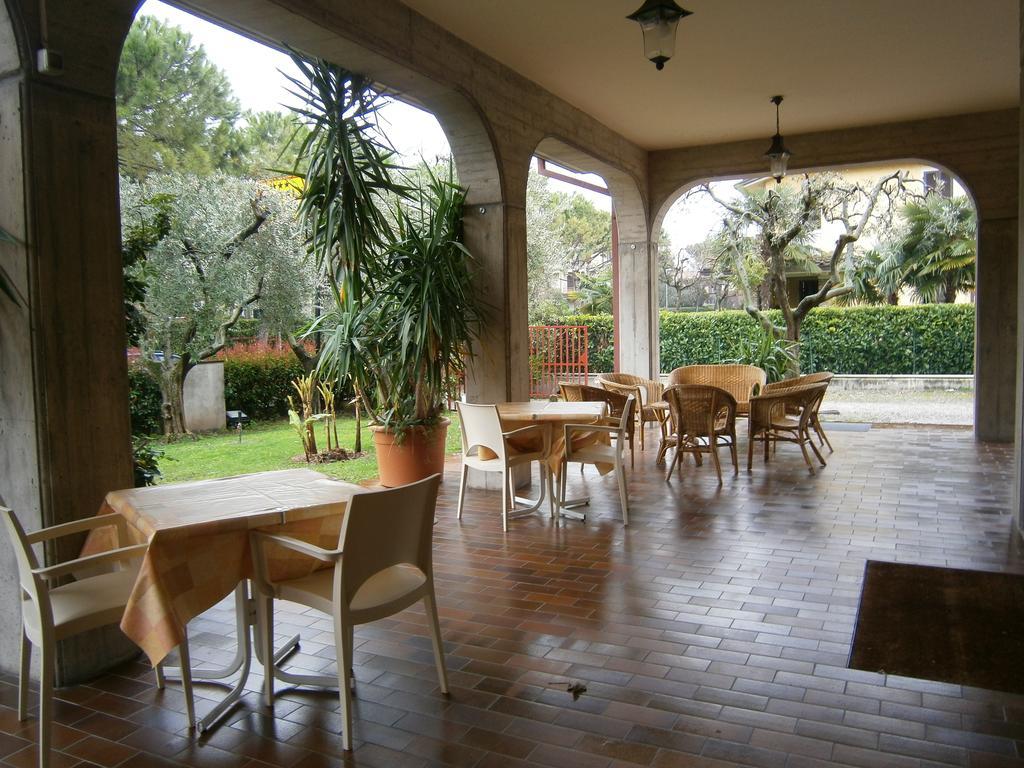 סירמיונה Hotel Chiara מראה חיצוני תמונה