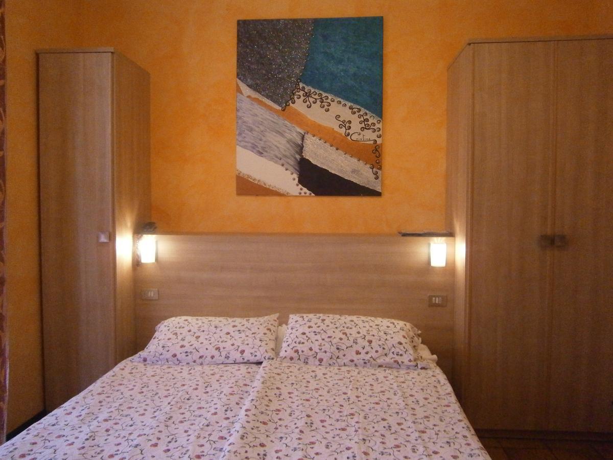 סירמיונה Hotel Chiara מראה חיצוני תמונה
